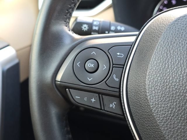 Used 2019 Toyota RAV4 XLE Premium FWD image 39