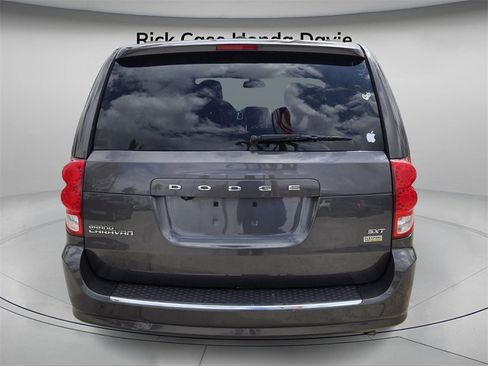 Used 2018 Dodge Grand Caravan SXT image 6