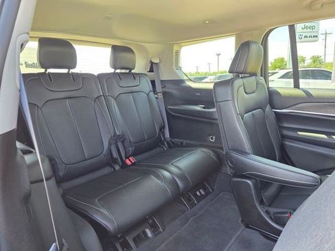 Used 2023 Jeep Grand Cherokee L Limited w/ Trailer Tow Group (B) AWD/4WD image 18