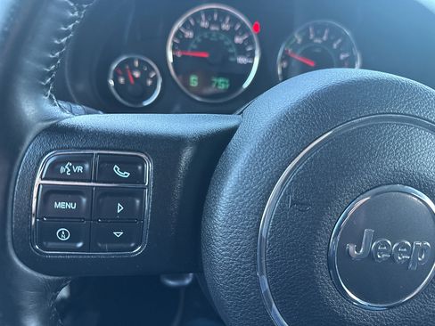 Used 2015 Jeep Wrangler Unlimited Sahara w/ Connectivity Group AWD/4WD image 44