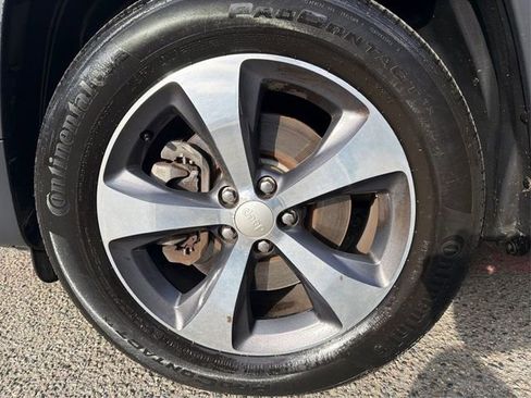 Used 2019 Jeep Cherokee Limited AWD/4WD image 26