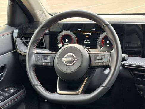 Used 2025 Nissan Kicks SR image 11