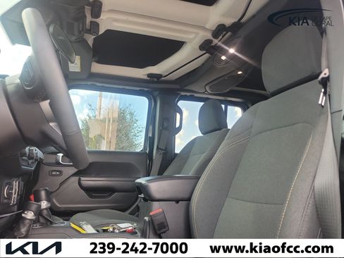 Used 2024 Jeep Gladiator Sport AWD/4WD image 23