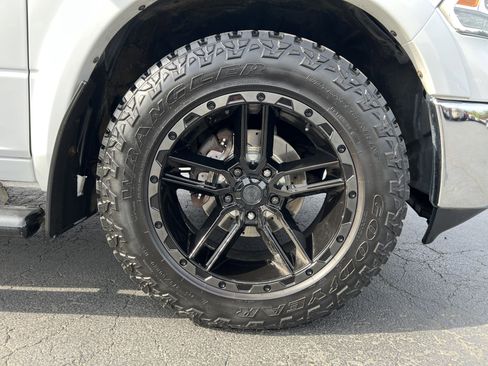 Used 2017 RAM 1500 Laramie AWD/4WD image 13
