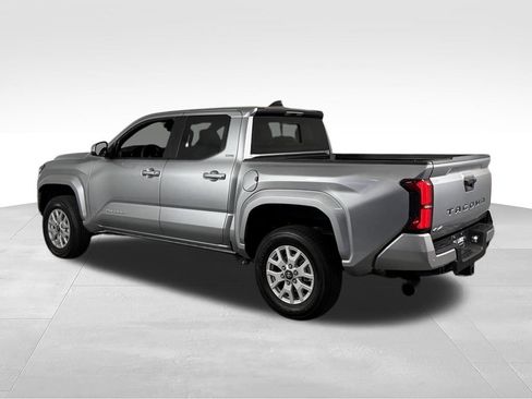 Used 2025 Toyota Tacoma SR5 AWD/4WD image 9