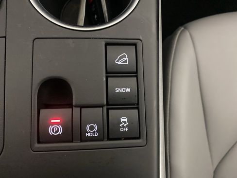 Used 2023 Toyota Highlander XLE image 22