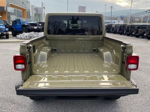 New 2025 Jeep Gladiator Sport image 5