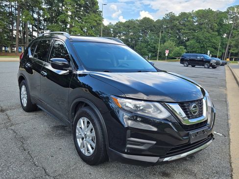 Used 2018 Nissan Rogue SV FWD image 2