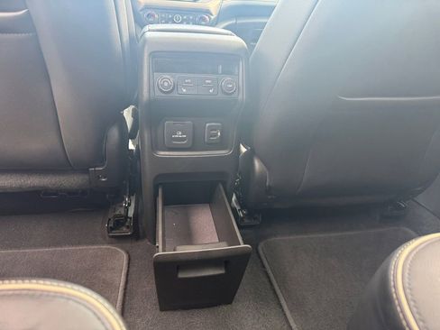 Used 2019 GMC Acadia Denali w/ Technology Package FWD image 18