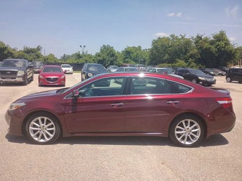 Used 2014 Toyota Avalon Limited w/ Technology Package FWD image 2