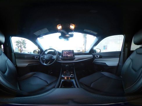 Used 2025 Jeep Compass Limited image 42