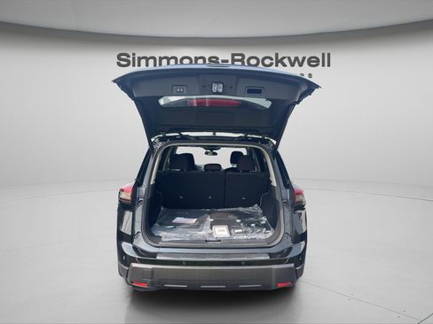 Used 2025 Nissan Rogue SV image 9