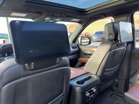 Used 2024 GMC Yukon XL Denali Ultimate image 17