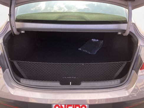 Used 2024 Hyundai Elantra SE FWD image 16