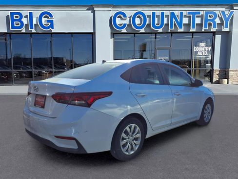 Used 2022 Hyundai Accent SE image 3