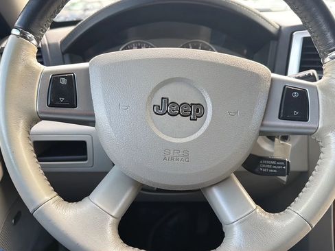 Used 2010 Jeep Grand Cherokee Limited image 19