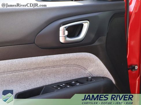 Used 2024 Jeep Compass Sport image 21