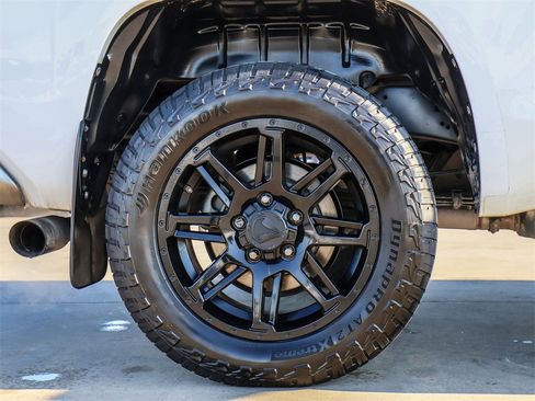 Used 2019 Toyota Tundra SR5 w/ SR5 Upgrade Package image 9