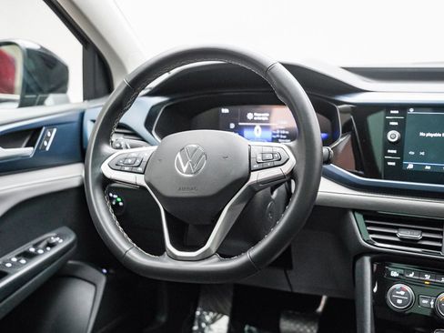 Used 2024 Volkswagen Taos SE w/ Panoramic Sunroof Package FWD image 16