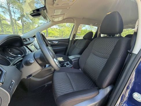 Used 2019 Nissan Rogue SV w/ Premium Package image 11