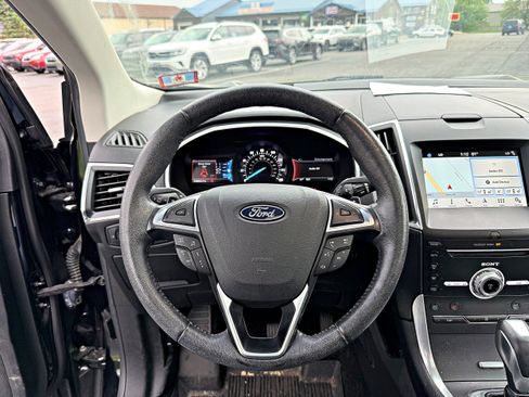 Used 2018 Ford Edge Titanium w/ Equipment Group 301A AWD/4WD image 14