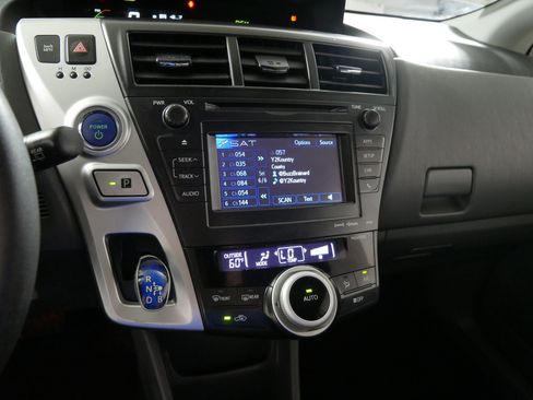 Used 2012 Toyota Prius V Five FWD image 22