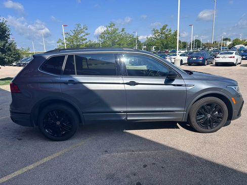 Used 2022 Volkswagen Tiguan SE R-Line AWD/4WD image 4