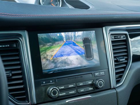 Used 2018 Porsche Macan image 28