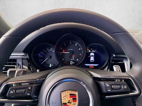Used 2026 Porsche Macan AWD/4WD image 15