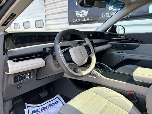 Used 2024 Lincoln Nautilus Reserve w/ Equipment Group 202A AWD/4WD image 9