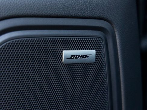 Certified 2025 Porsche Macan image 24