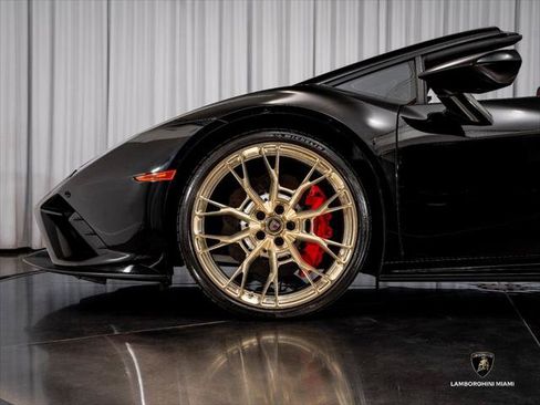 Used 2021 Lamborghini Huracan EVO RWD image 8