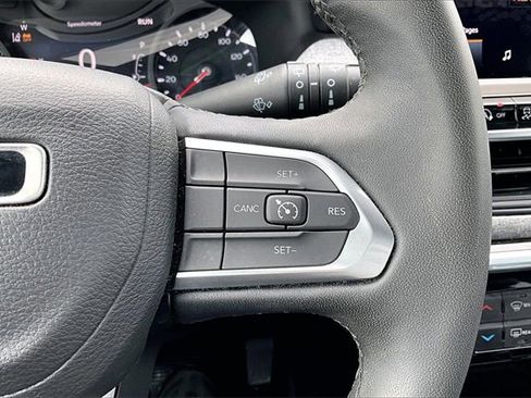 Used 2024 Jeep Compass Latitude image 12