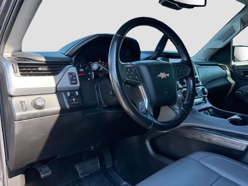 Used 2017 Chevrolet Suburban LT w/ Luxury Package RWD image 10