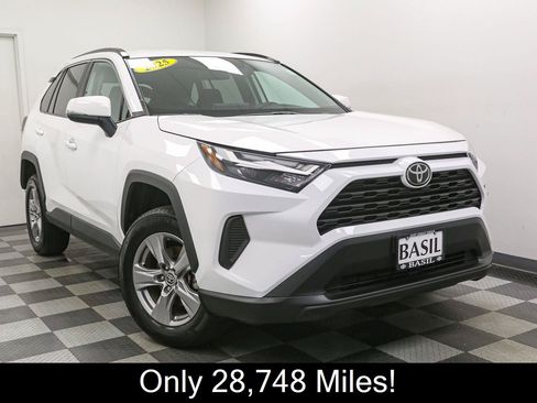 Used 2025 Toyota RAV4 XLE AWD/4WD image 2