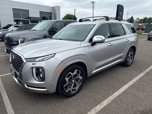 Used 2022 Hyundai Palisade Calligraphy w/ Winter Package FWD image 3
