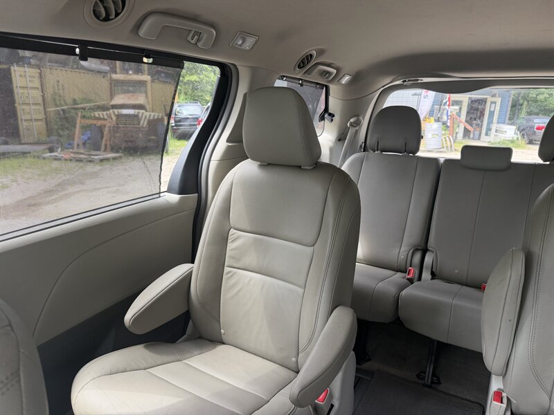 Used 2015 Toyota Sienna XLE w/ XLE Navigation Package AWD/4WD image 25