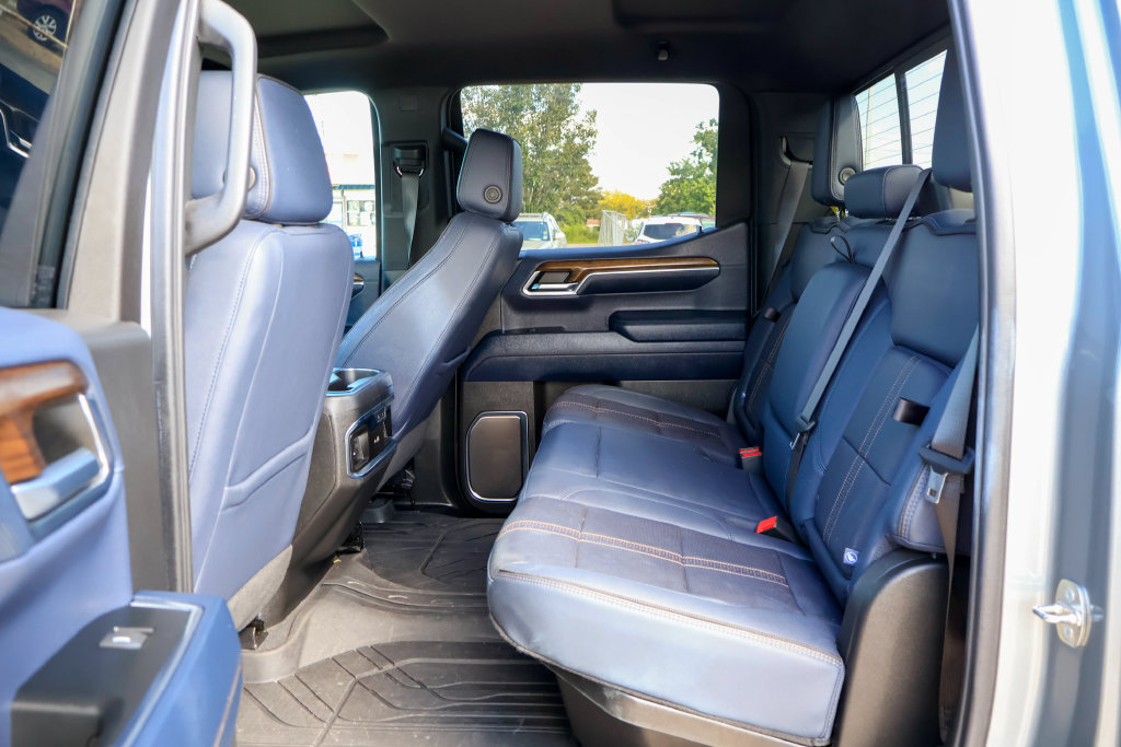 Used 2024 Chevrolet Silverado 1500 High Country RWD image 9