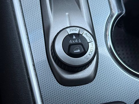 Used 2018 Nissan Pathfinder SL w/ Midnight Edition Package AWD/4WD image 32