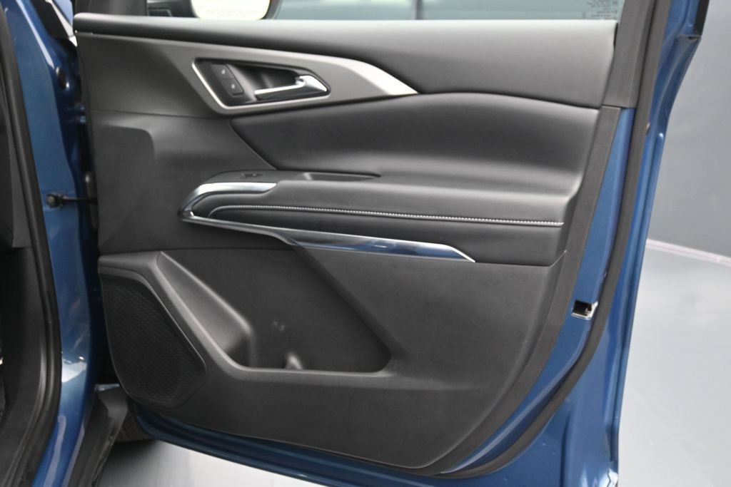 Used 2025 Chevrolet Traverse LT w/ LPO, Floor Liner Package AWD/4WD image 12