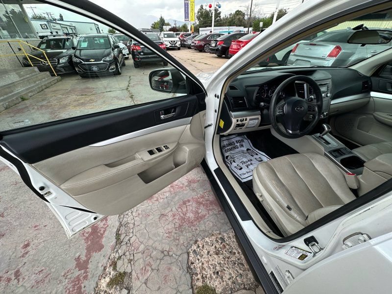Used 2012 Subaru Outback 2.5i Premium w/ All-Weather Pkg AWD/4WD image 11