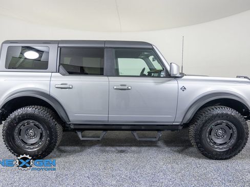 Used 2024 Ford Bronco Outer Banks AWD/4WD image 8