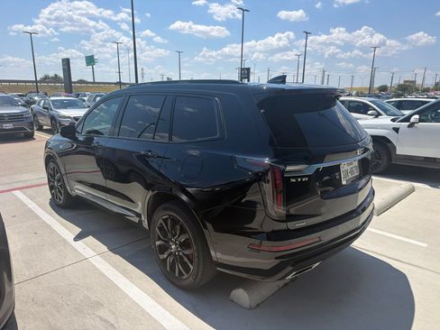 Used 2022 Cadillac XT6 Sport w/ Technology Package AWD/4WD image 8