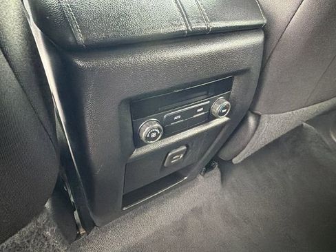 Used 2023 Chevrolet Traverse LT FWD image 17