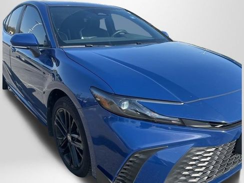 Used 2025 Toyota Camry SE w/ Convenience Package image 2