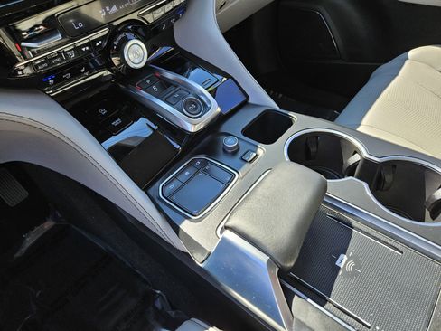 Used 2024 Acura MDX SH-AWD w/ Advance Package image 24