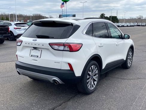 Used 2022 Ford Escape Titanium image 3