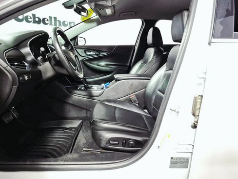 Used 2016 Chevrolet Malibu LT w/ Leather Package FWD image 9
