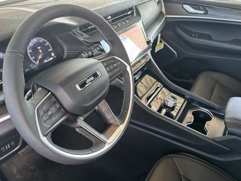 New 2026 Jeep Grand Cherokee L Limited AWD/4WD image 9