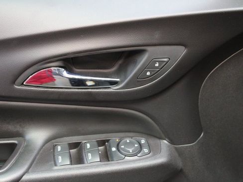 Used 2022 Chevrolet Equinox LT image 17